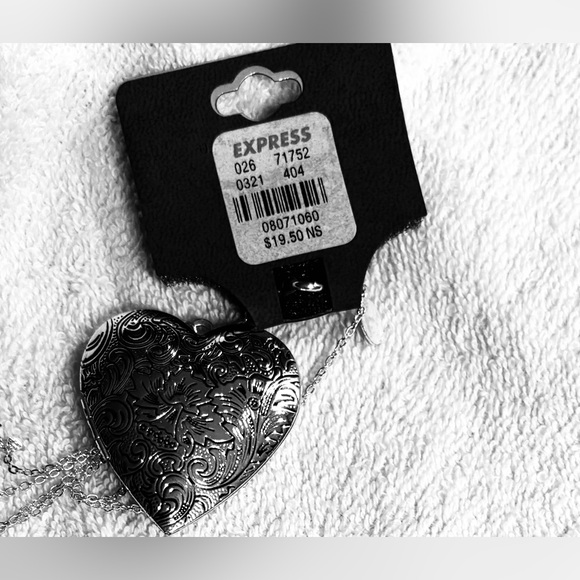 EXPRESS COSTUME JEWELRY SILVER OPEN HEART NECKLACE - Picture 4 of 4